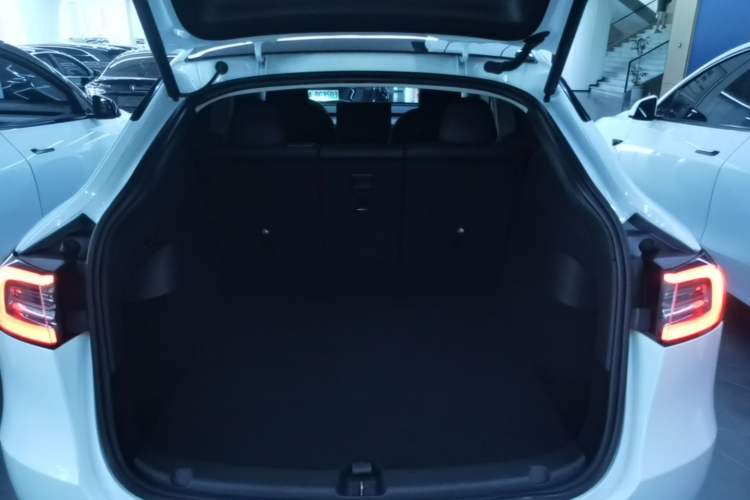 Used Tesla Model Y 2024 Rear-Wheel-Drive Version Trunk