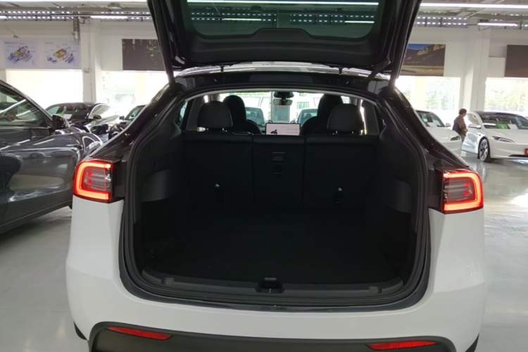 Used Tesla Model Y 2024 Rear-Wheel-Drive Version Trunk