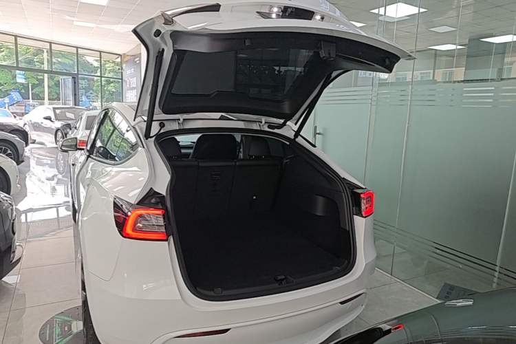 Used Tesla Model Y 2024 Rear-Wheel-Drive Version Trunk