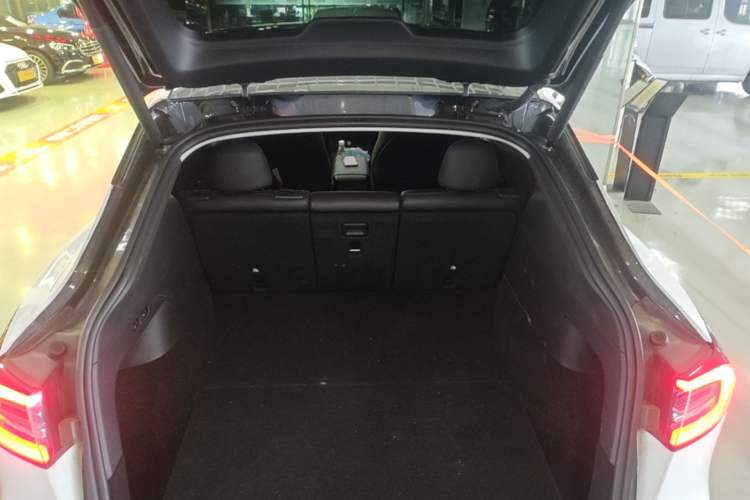 Used Tesla Model Y 2024 Rear-Wheel-Drive Version Trunk