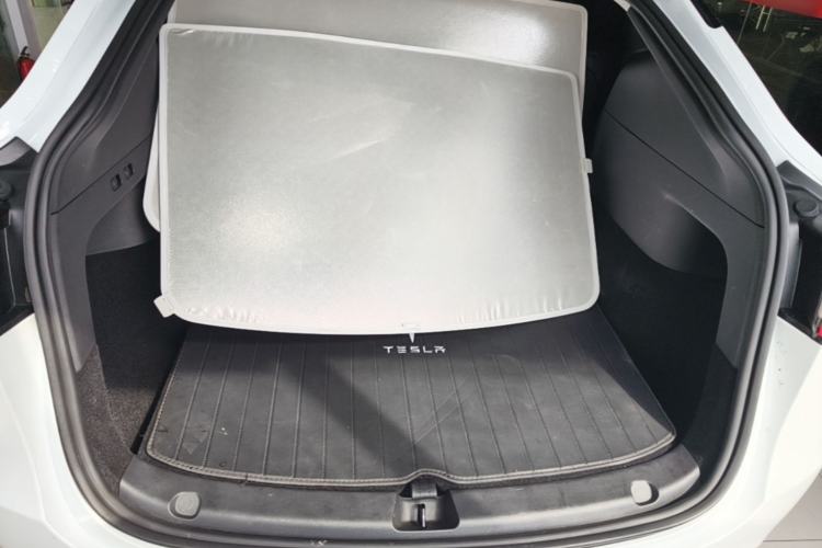 Used Tesla Model Y 2024 Long-Range All-Wheel-Drive Version Trunk