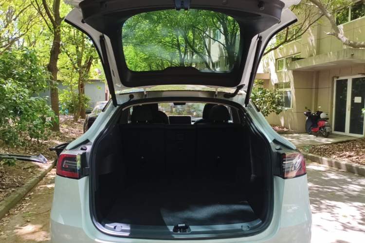 Used Tesla Model Y 2024 Rear-Wheel-Drive Version Trunk