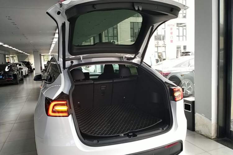 Used Tesla Model Y 2024 Rear-Wheel-Drive Version Trunk