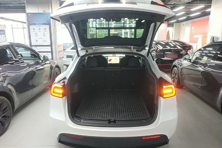 Used Tesla Model Y 2024 Rear-Wheel-Drive Version Trunk