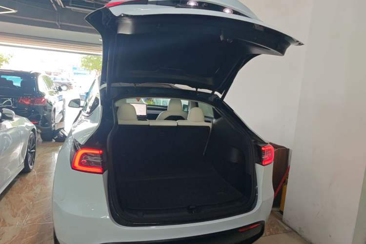 Used Tesla Model Y 2024 Rear-Wheel-Drive Version Trunk