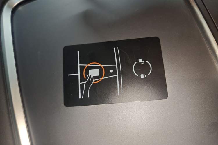 Used Tesla Model Y 2024 Long-Range All-Wheel-Drive Version Vehicle Key