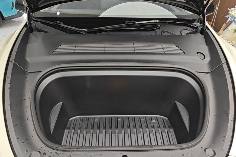 Used Tesla Model Y 2024 Rear-Wheel-Drive Version Engine Bay