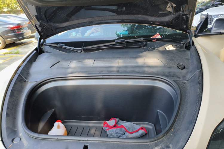 Used Tesla Model Y 2024 Rear-Wheel-Drive Version Engine Bay Left