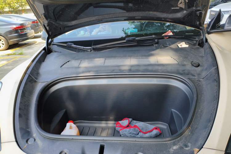 Used Tesla Model Y 2024 Rear-Wheel-Drive Version Engine Bay