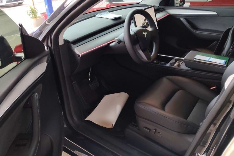 Used Tesla Model Y 2024 Rear-Wheel-Drive Version Interior 3