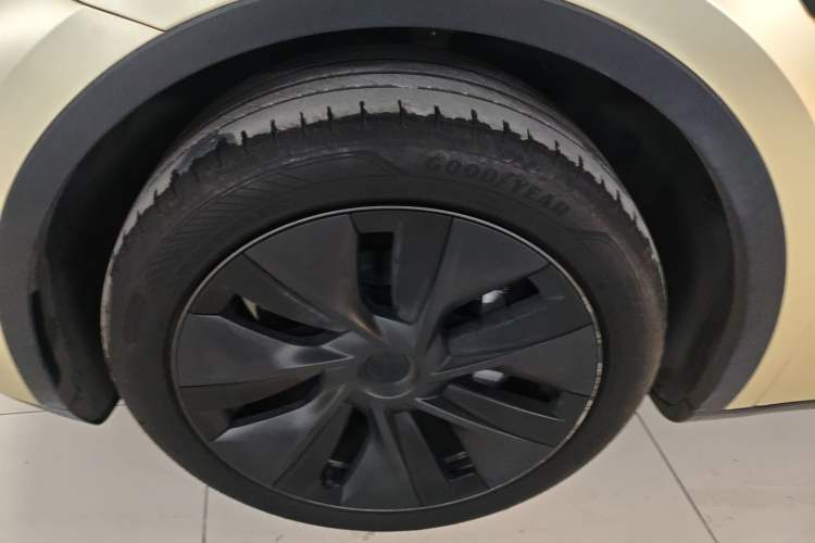 Used Tesla Model Y 2024 Rear-Wheel-Drive Version Left Front Wheel Hub