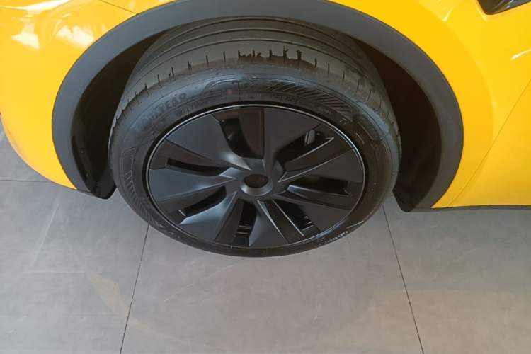 Used Tesla Model Y 2024 Rear-Wheel-Drive Version Left Front Wheel Hub