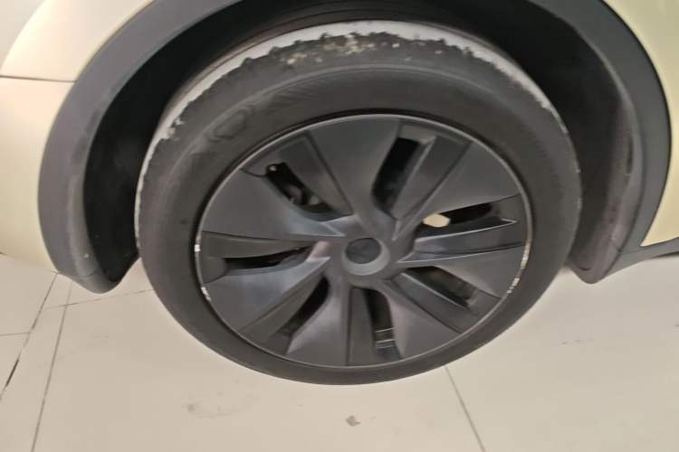 Used Tesla Model Y 2024 Rear-Wheel-Drive Version Right Rear Wheel Hub