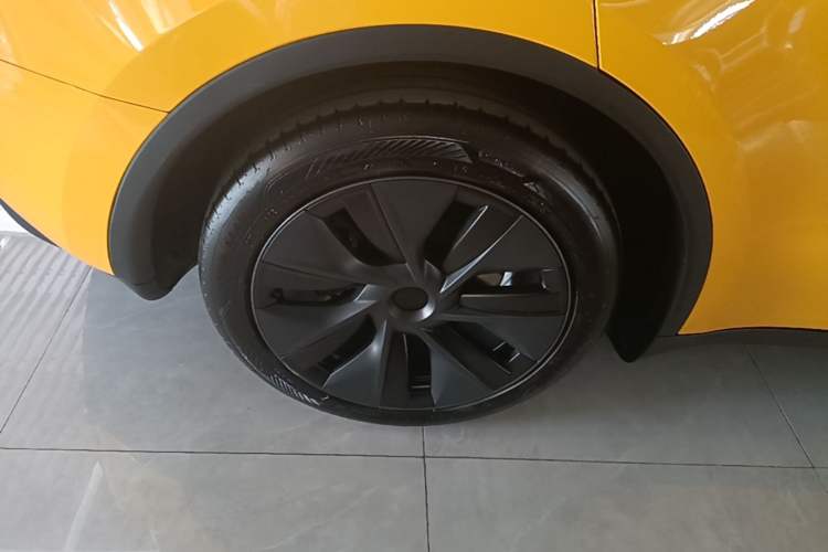 Used Tesla Model Y 2024 Rear-Wheel-Drive Version Right Rear Wheel Hub