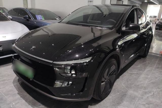 Used Tesla Model Y 2025 Long-Range All-Wheel-Drive Version