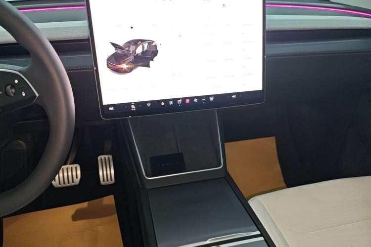 Used Tesla Model Y 2025 Long-Range All-Wheel-Drive Version Audio And AC Panel