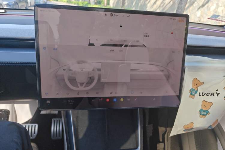 Used Tesla Model Y 2025 Rear-Wheel Drive First Edition Audio And AC Panel