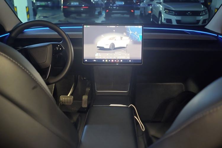 Used Tesla Model Y 2025 Rear-Wheel-Drive Version Center Console