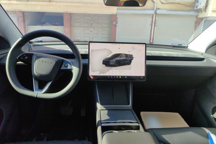 Used Tesla Model Y 2025 Long-Range All-Wheel Drive First Edition Center Console