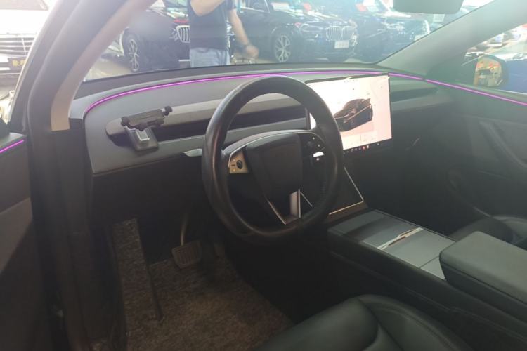 Used Tesla Model Y 2025 Rear-Wheel-Drive Version Center Console