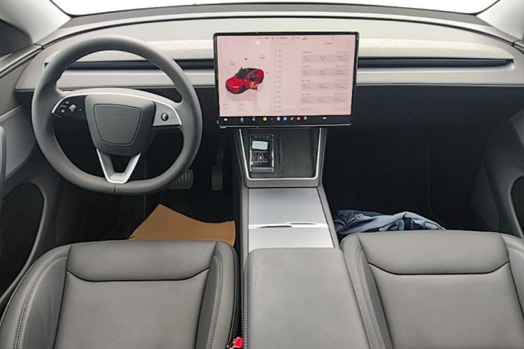 Used Tesla Model Y 2025 Rear-Wheel-Drive Version Center Console