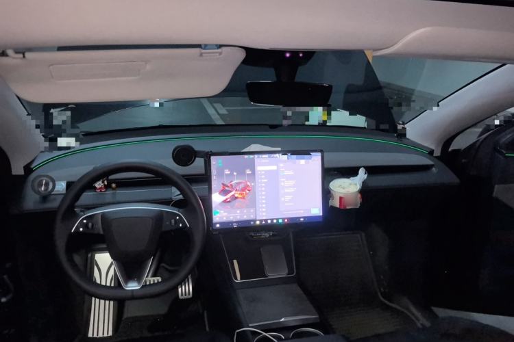 Used Tesla Model Y 2025 Rear-Wheel-Drive Version Center Console