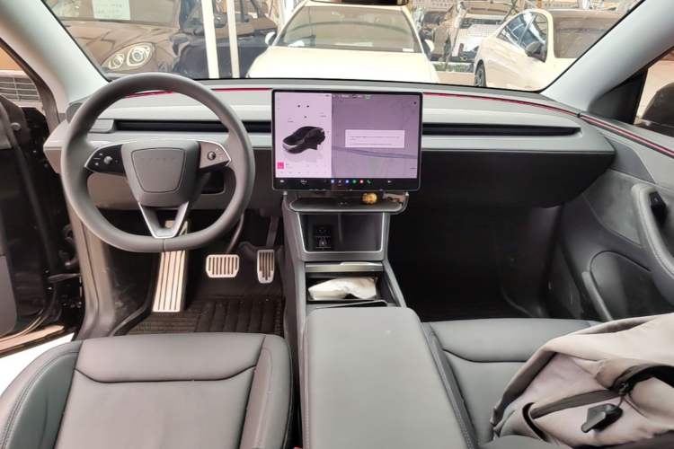 Used Tesla Model Y 2025 Updated Version Long-Range All-Wheel Drive Center Console