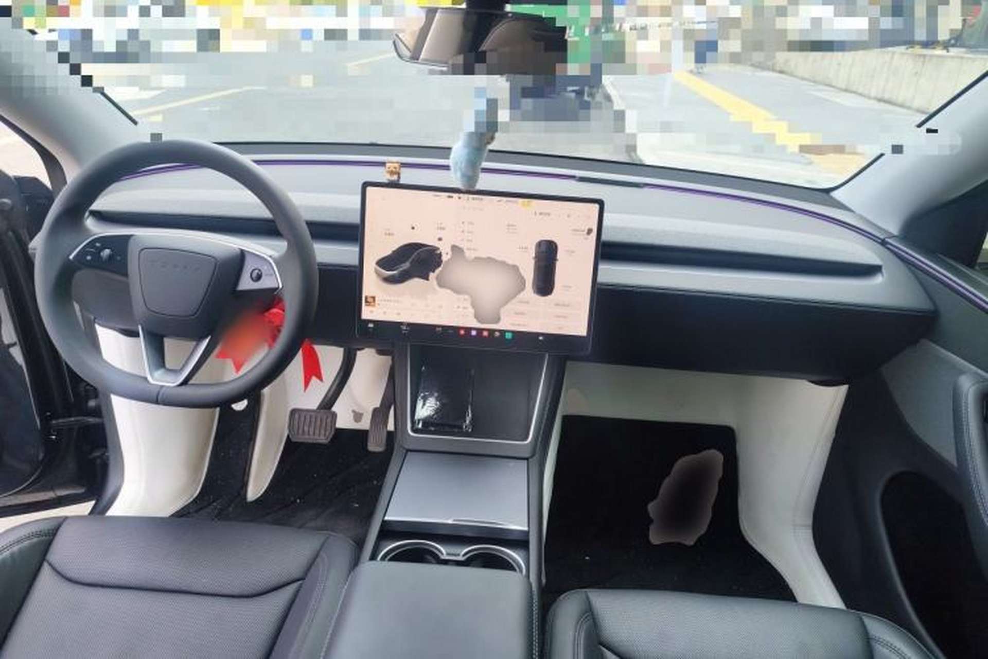Used Tesla Model Y 2025 Rear-Wheel-Drive Version Center Console