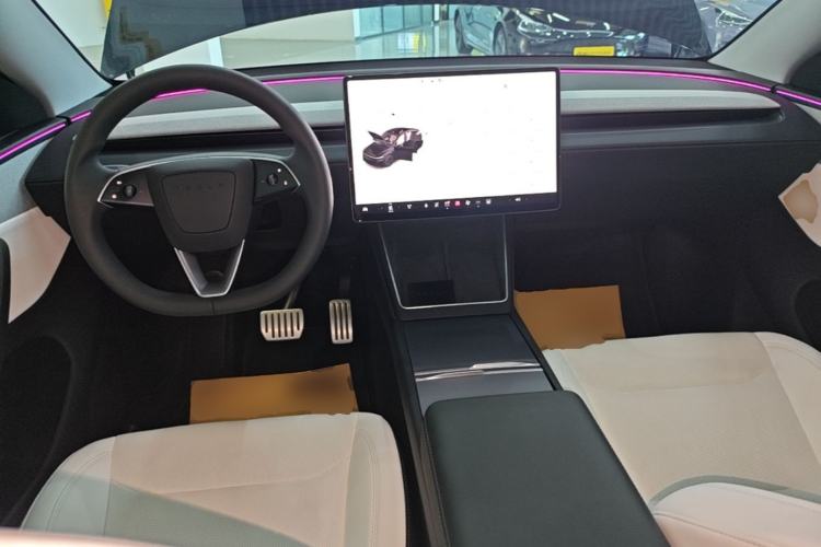 Used Tesla Model Y 2025 Long-Range All-Wheel-Drive Version Center Console