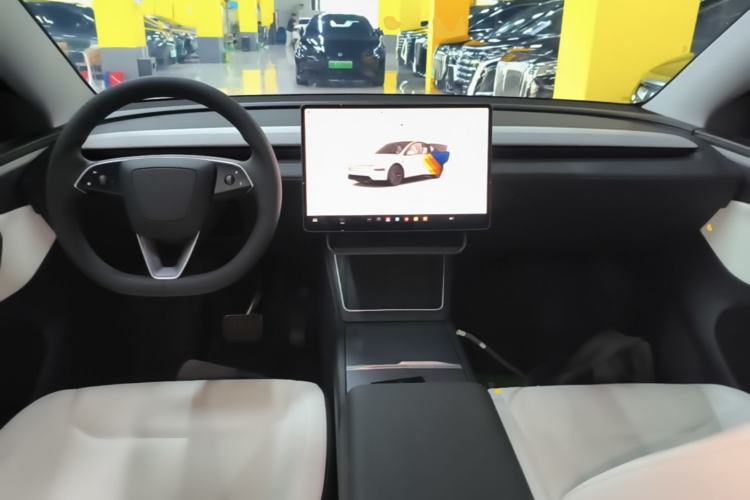 Used Tesla Model Y 2025 Updated Version Long-Range All-Wheel Drive Center Console