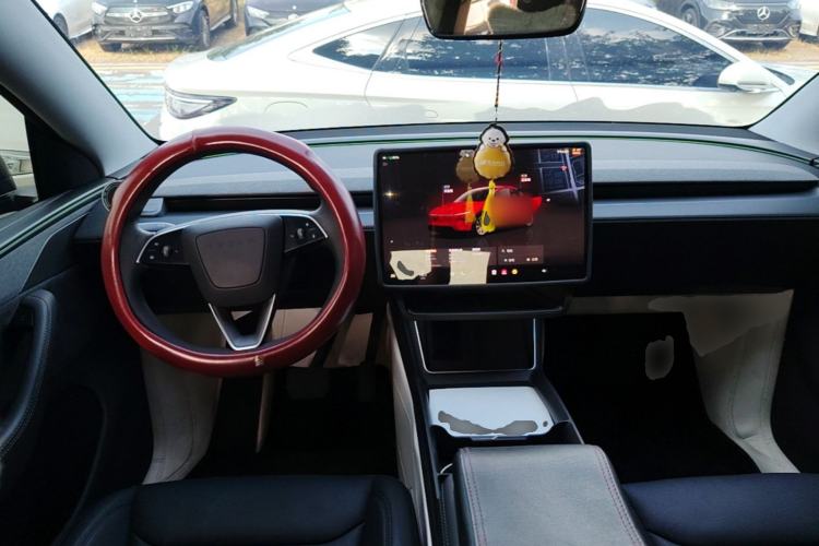 Used Tesla Model Y 2025 Long-Range All-Wheel Drive First Edition Center Console