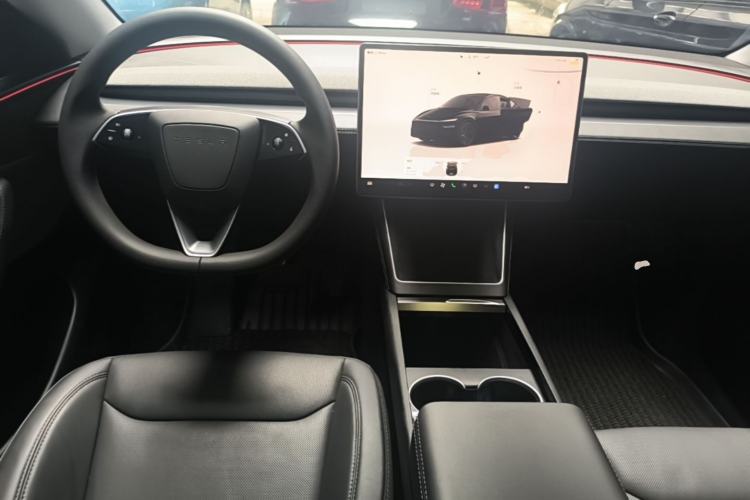 Used Tesla Model Y 2025 Rear-Wheel Drive First Edition Center Console