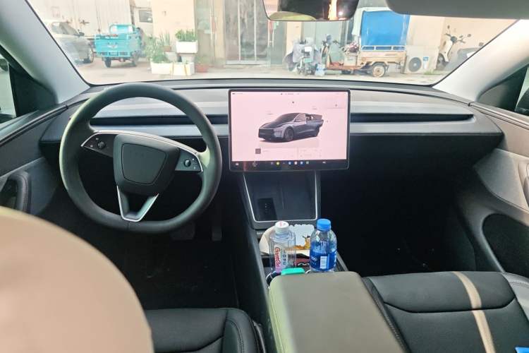 Used Tesla Model Y 2025 Rear-Wheel-Drive Version Center Console