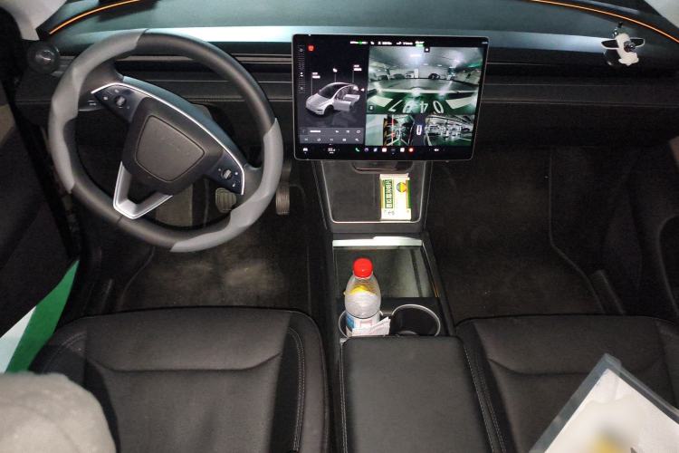 Used Tesla Model Y 2025 Rear-Wheel-Drive Version Center Console