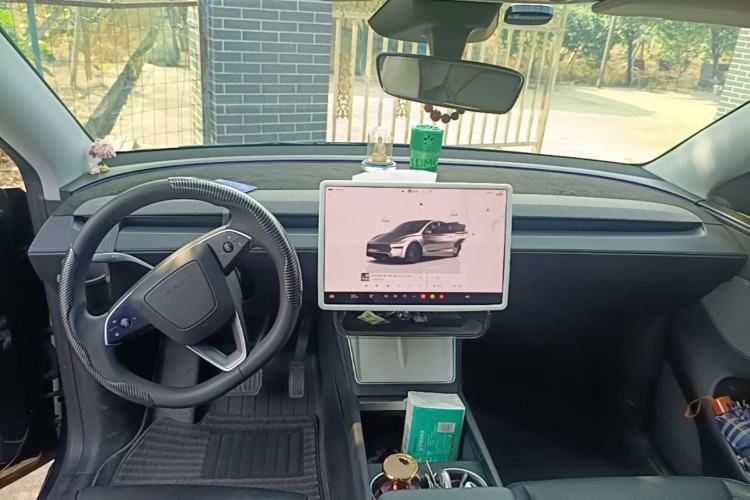 Used Tesla Model Y 2025 Rear-Wheel-Drive Version Center Console