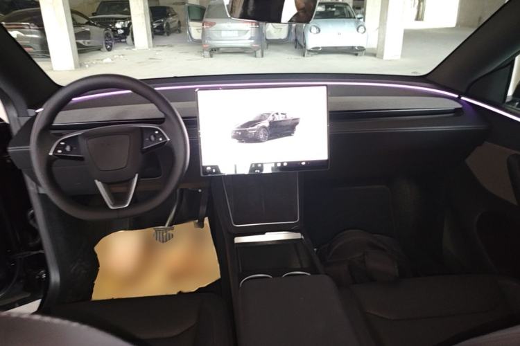 Used Tesla Model Y 2025 Rear-Wheel-Drive Version Center Console
