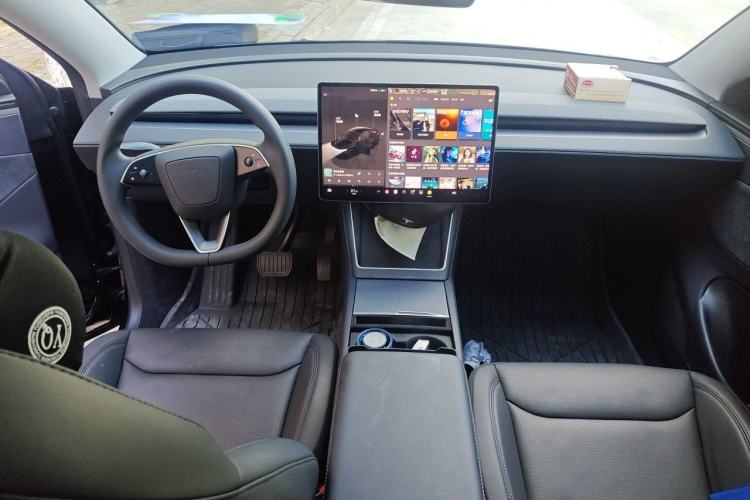 Used Tesla Model Y 2025 Updated Version Long-Range All-Wheel Drive Center Console