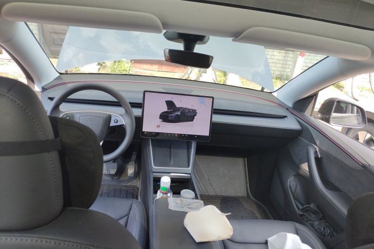 Used Tesla Model Y 2025 Long-Range All-Wheel Drive First Edition Center Console