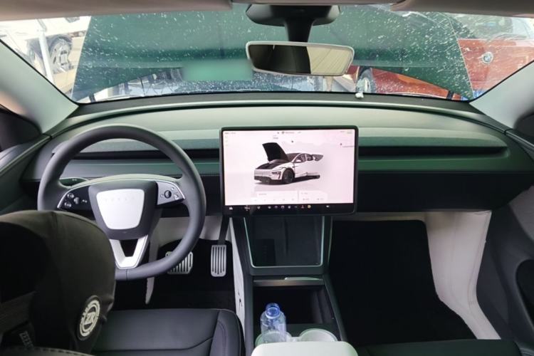 Used Tesla Model Y 2025 Rear-Wheel-Drive Version Center Console