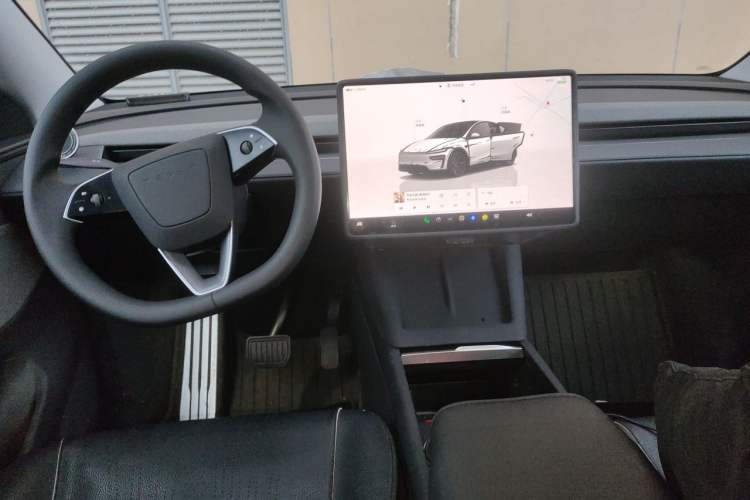 Used Tesla Model Y 2025 Rear-Wheel-Drive Version Center Console