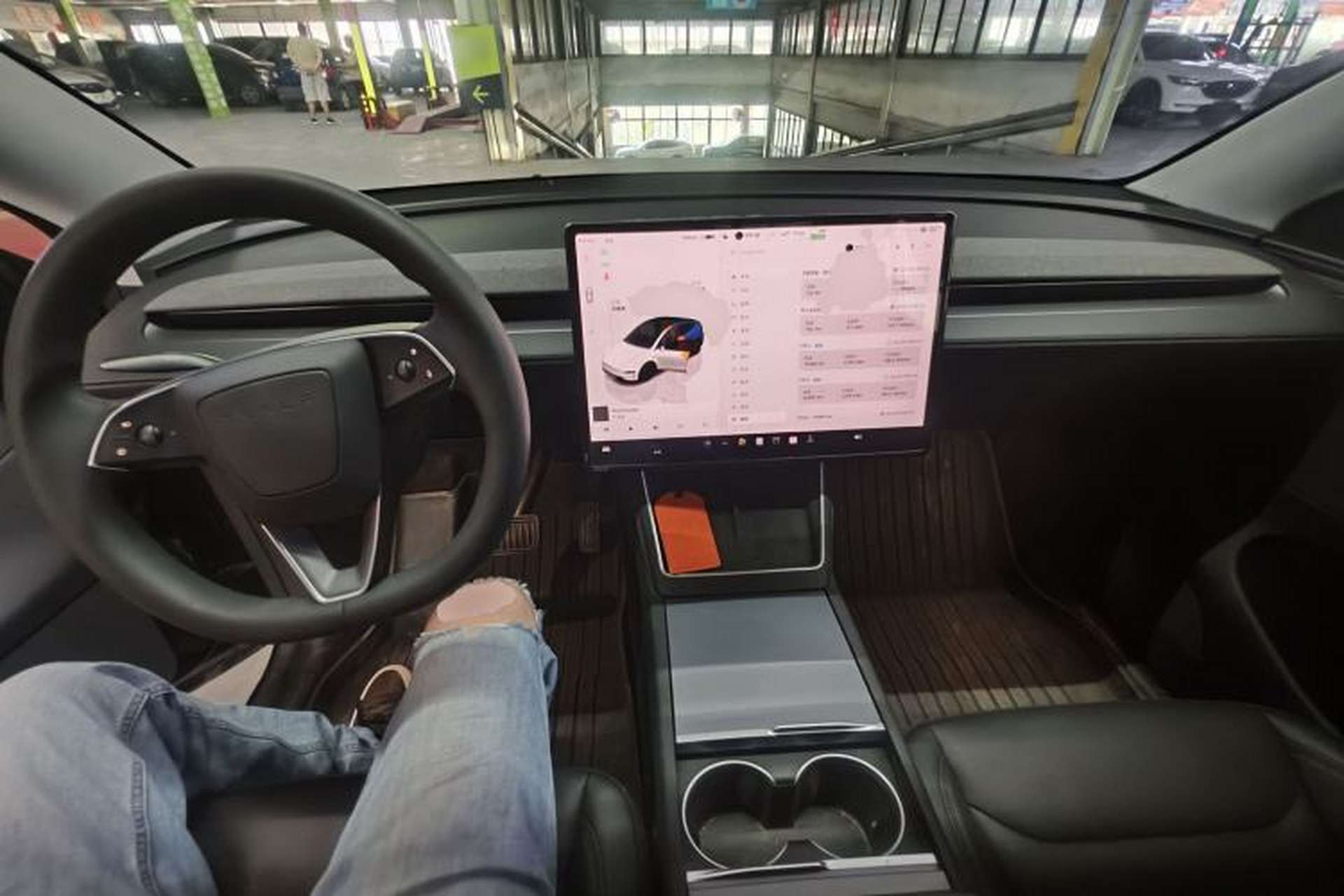 Used Tesla Model Y 2025 Updated Version Long-Range All-Wheel Drive Center Console