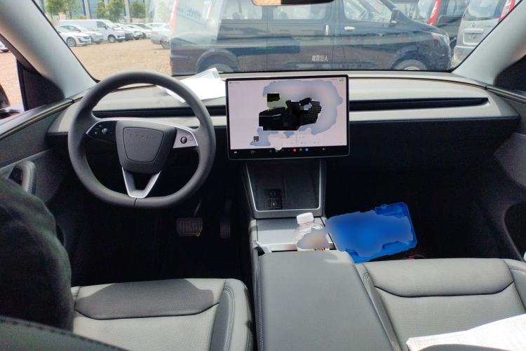 Used Tesla Model Y 2025 Rear-Wheel-Drive Version Center Console