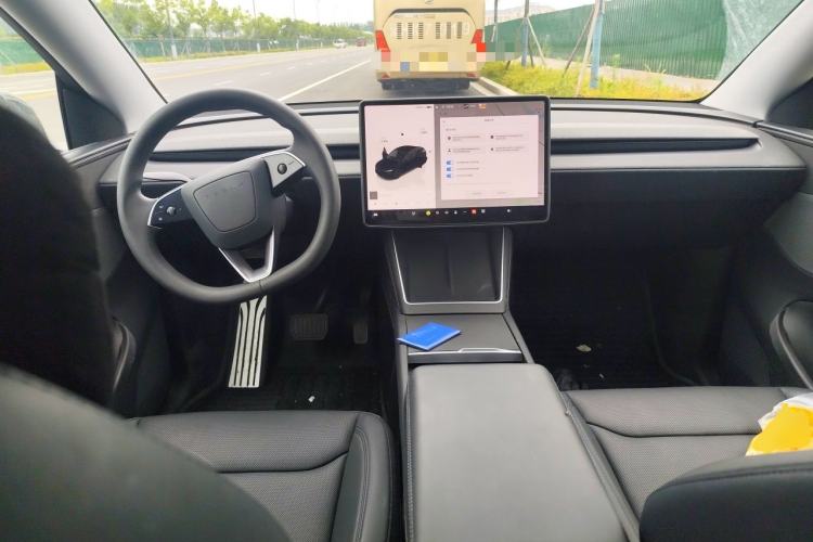 Used Tesla Model Y 2025 Rear-Wheel-Drive Version Center Console