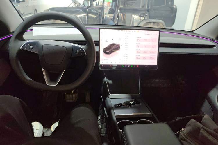 Used Tesla Model Y 2025 Rear-Wheel-Drive Version Center Console
