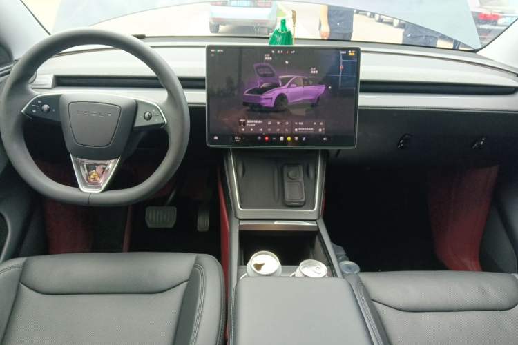 Used Tesla Model Y 2025 Long-Range All-Wheel Drive First Edition Center Console