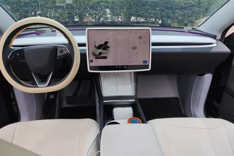 Used Tesla Model Y 2025 Rear-Wheel-Drive Version Center Console