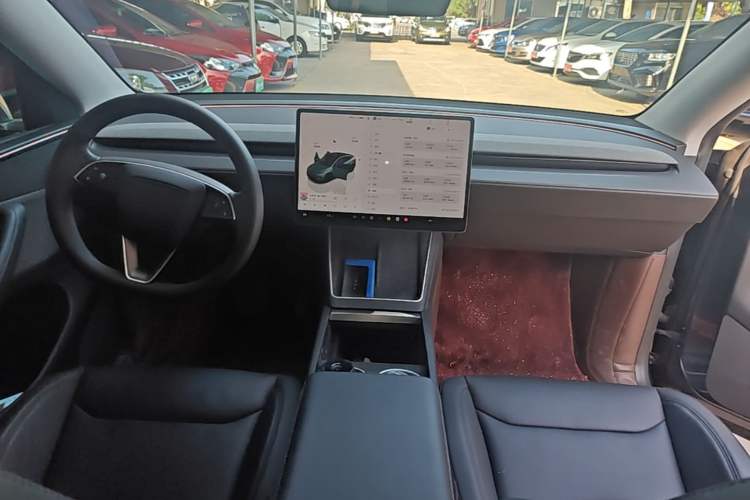 Used Tesla Model Y 2025 Rear-Wheel-Drive Version Center Console