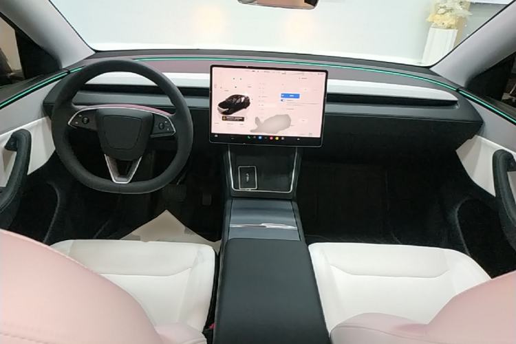 Used Tesla Model Y 2025 Rear-Wheel-Drive Version Center Console