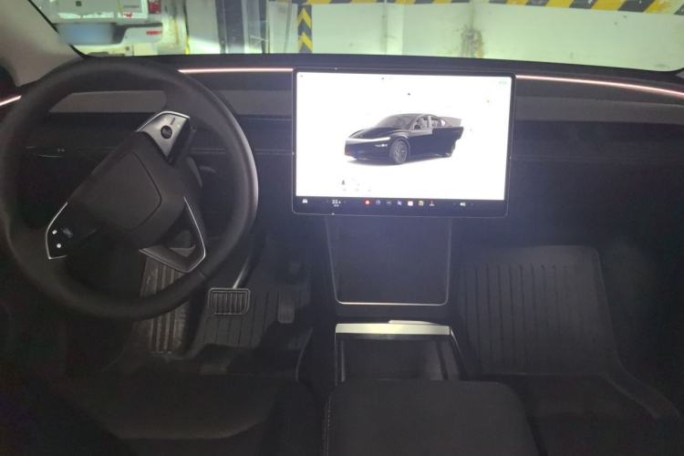 Used Tesla Model Y 2025 Rear-Wheel Drive First Edition Center Console
