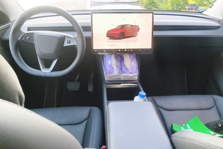 Used Tesla Model Y 2025 Rear-Wheel-Drive Version Center Console